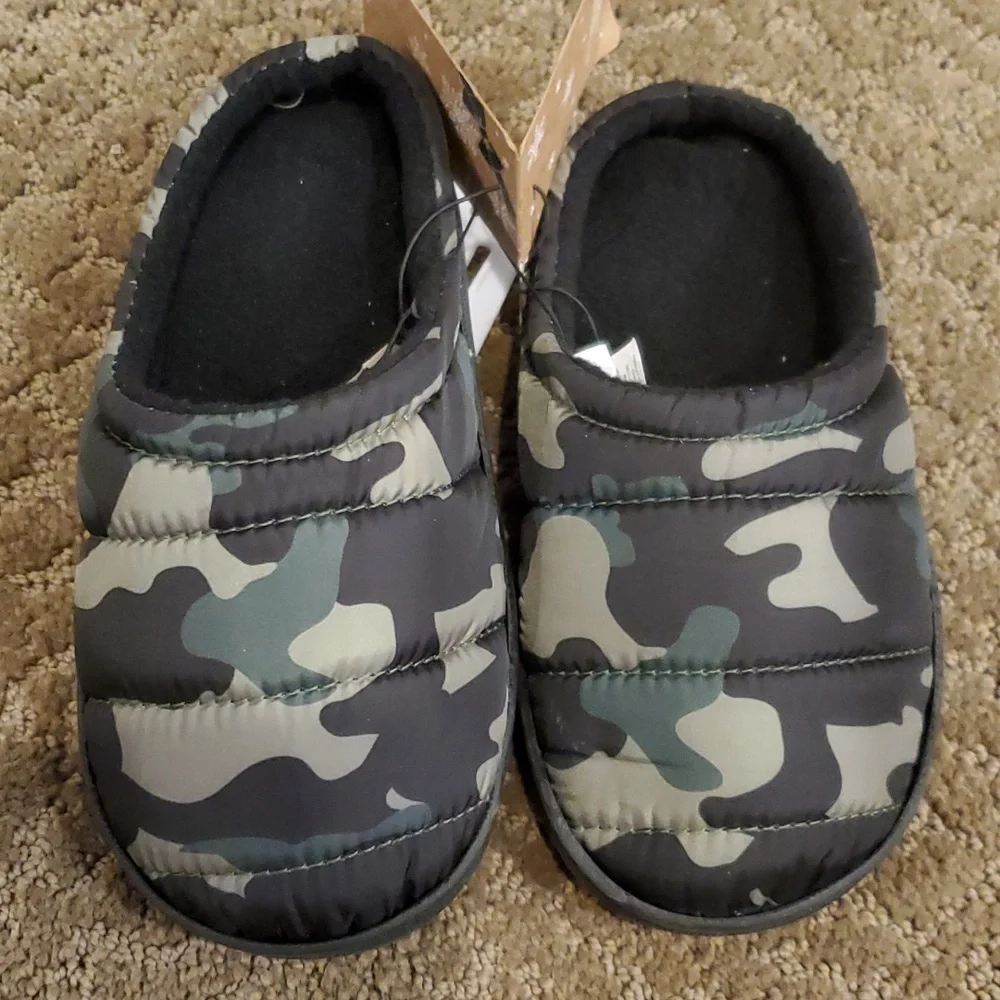 Boys Capelli of New York CAMO Puffy Quilted Slippers Size 10/11 1/2 3/4 NWT